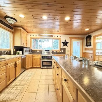 Fully equipped kitchen to make a yummy home cooked meal.