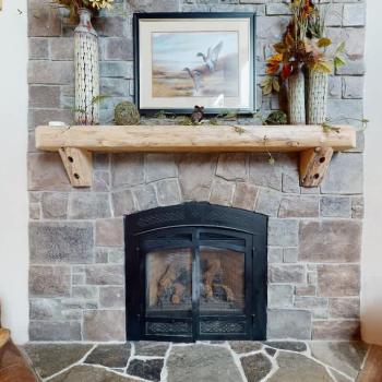 Wood fireplace in the living room, make sure to bring your own wood.