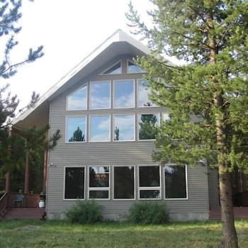 Back view of the cabin.