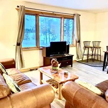 Relax in the living room and watch a movie on the smart TV