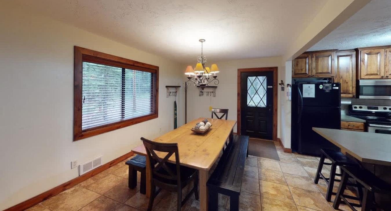 A full size dining table to seat everyone.