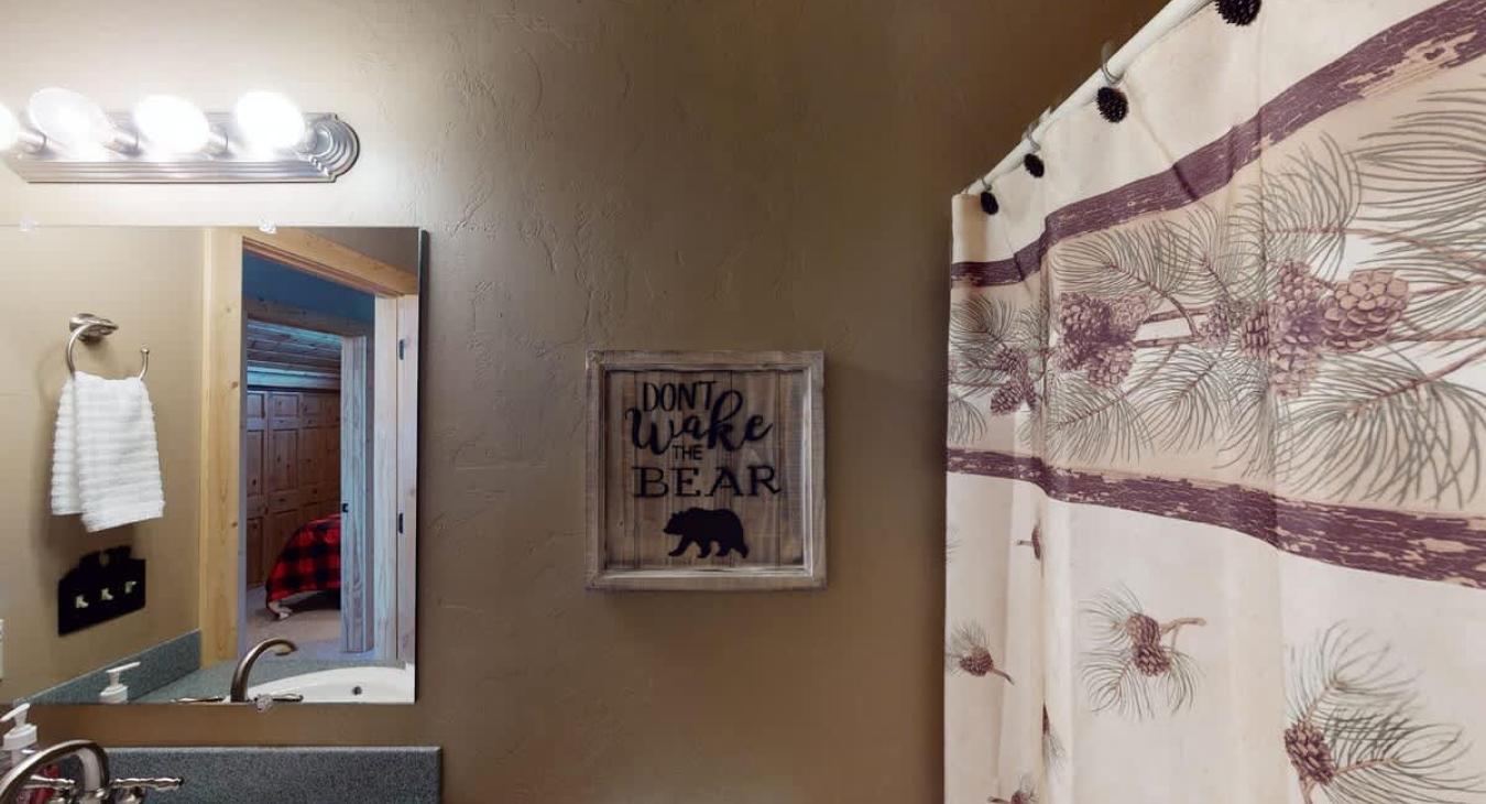 Wall decor that highlights the beauty of Island Park.