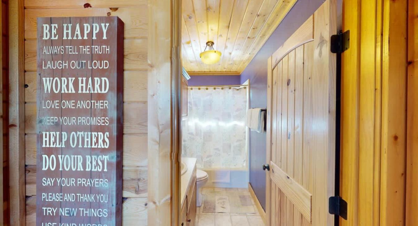 This bathroom is identical to the downstairs bathroom with clean towels provided.