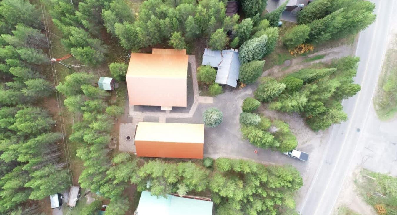 Aerial view of the cabin.