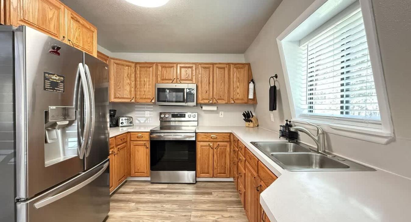 The kitchen is in the heart of the cabin and is well-equipped space for cooking and socializing. It is cozy and homey, with everything at arm's reach. It is made simple to whip up delicious meals, whether you have a big group or just a few guests.