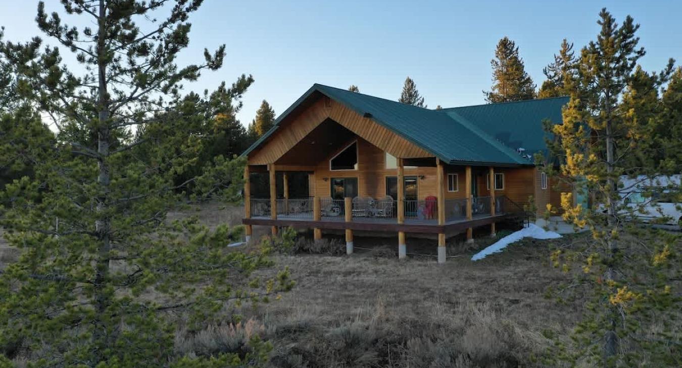 Bear Hollow is the perfect family cabin to rent to get away to Yellowstone.