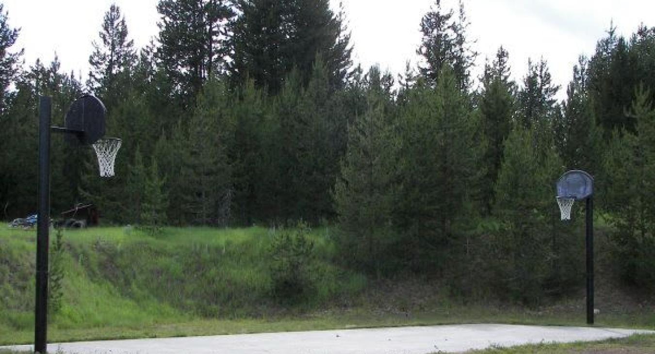 Basketball court (Balls Included) in the Yellowstone Lux nearby.