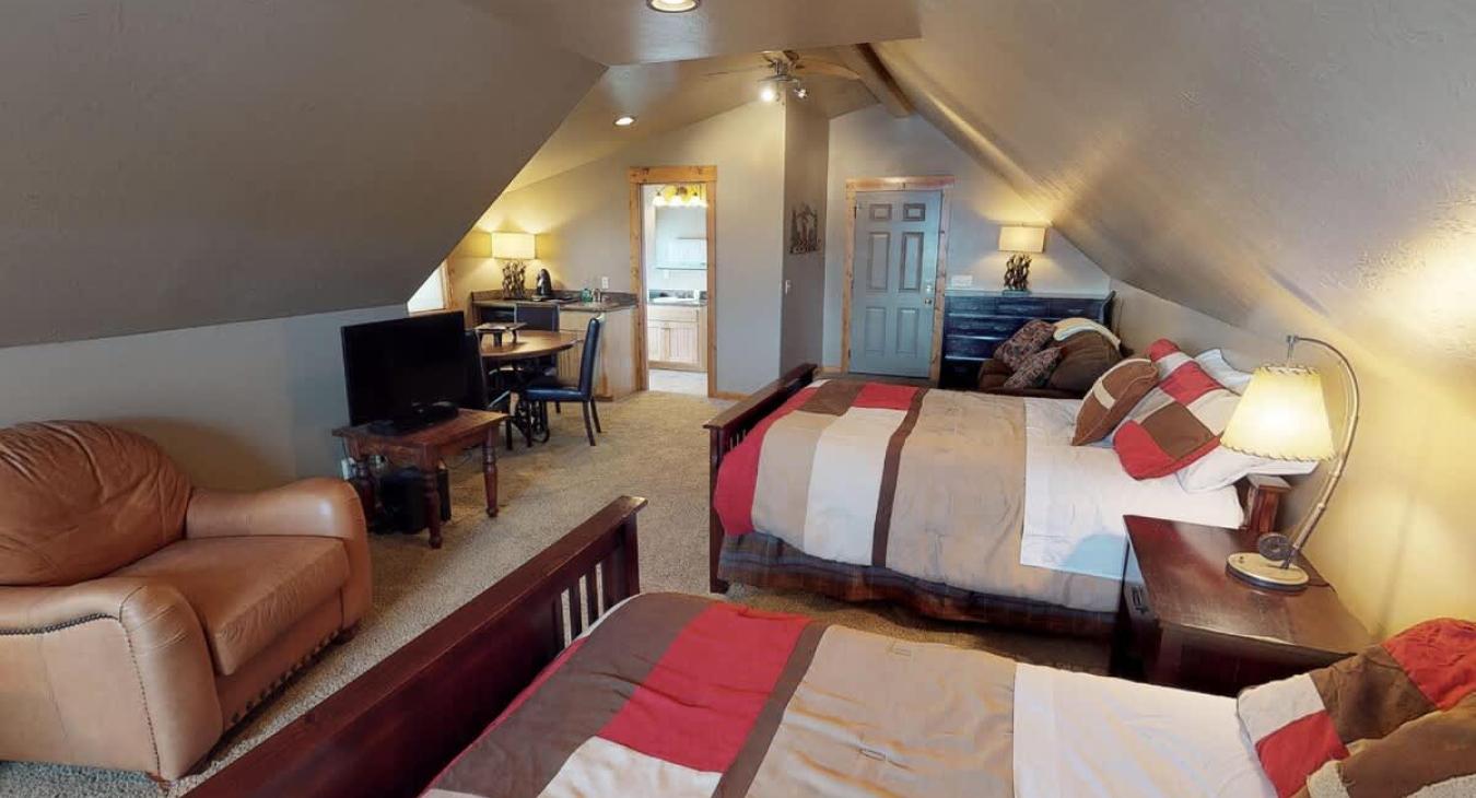 From the beds there is a table to enjoy meals.