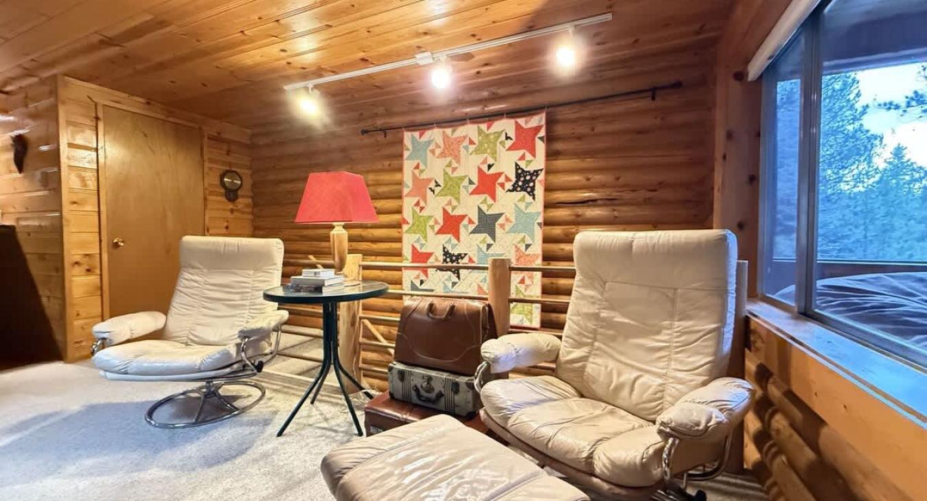 Living room with seating for everyone.