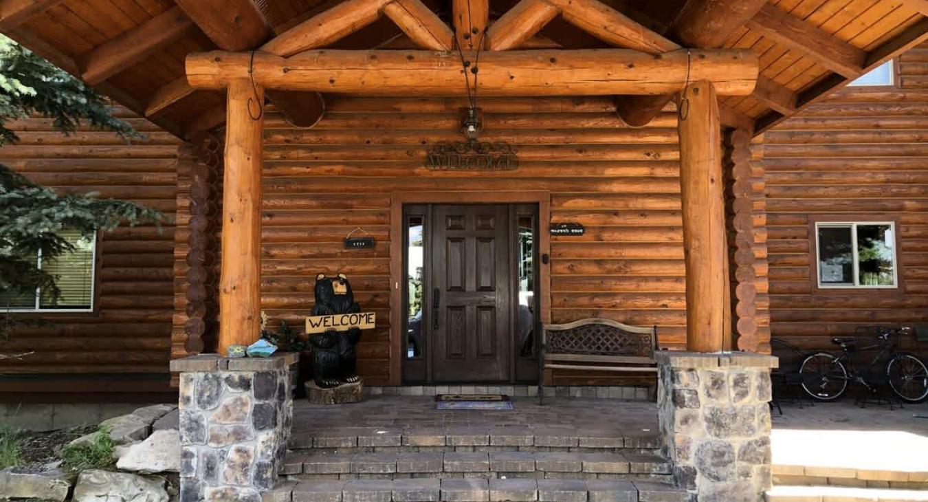 Beautiful entrance of the cabin.