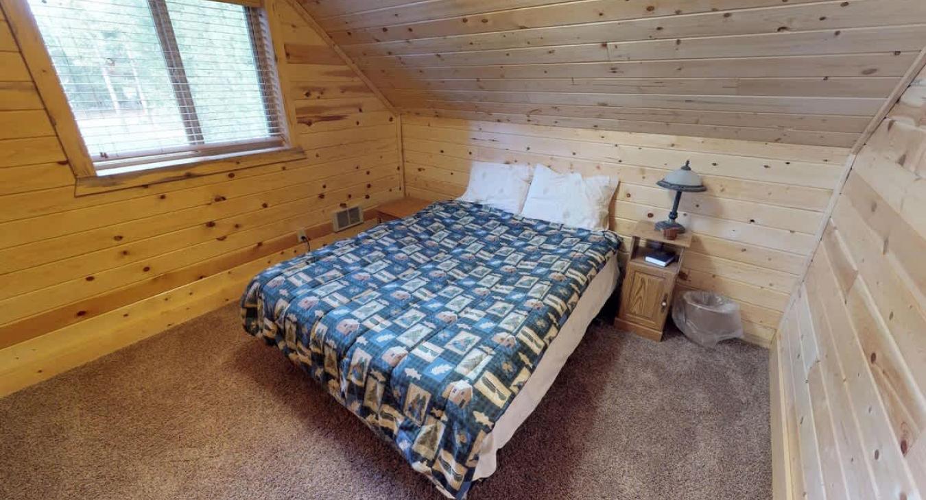 Equipped with a Queen perfect for 2 people in the Garage Apartment.