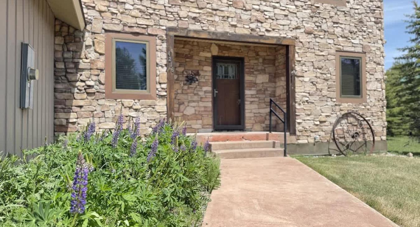 Front entrance to the cabin.