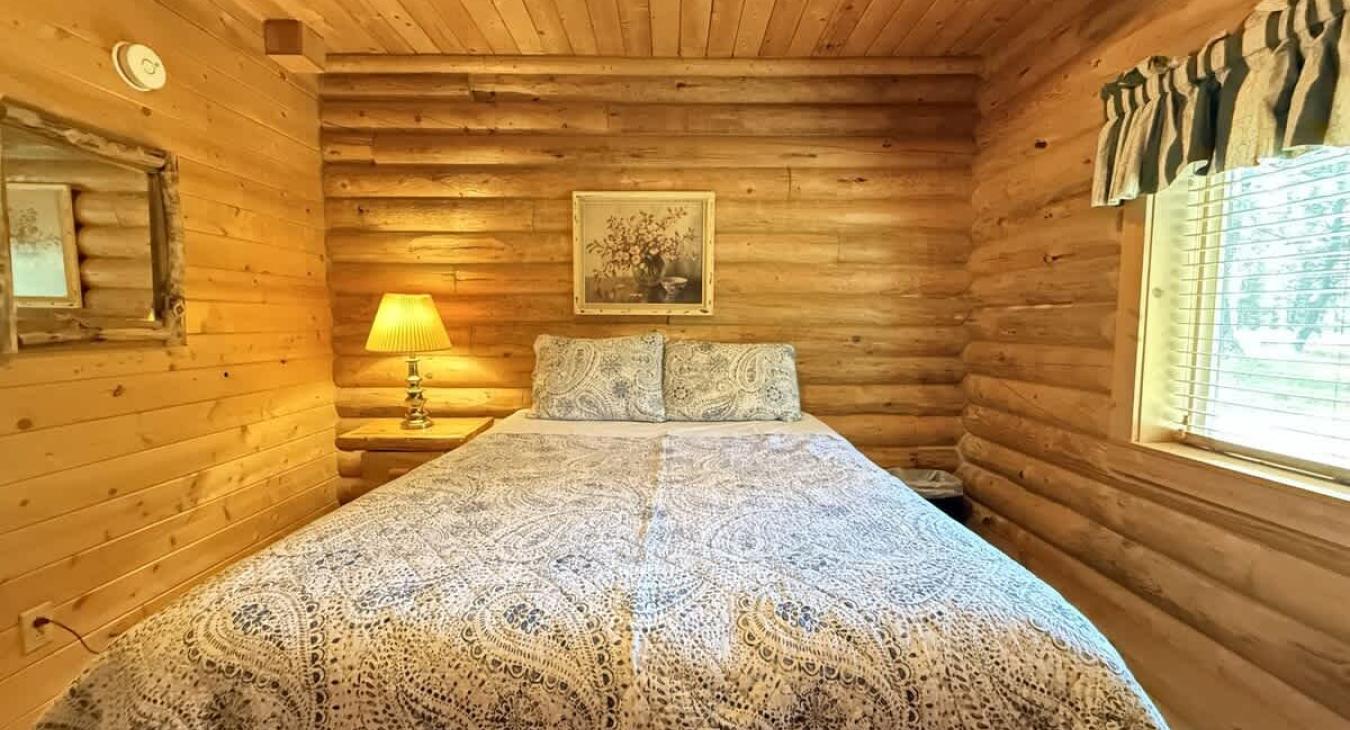 Main floor bedroom with a queen bed. Perfect for 2 people.