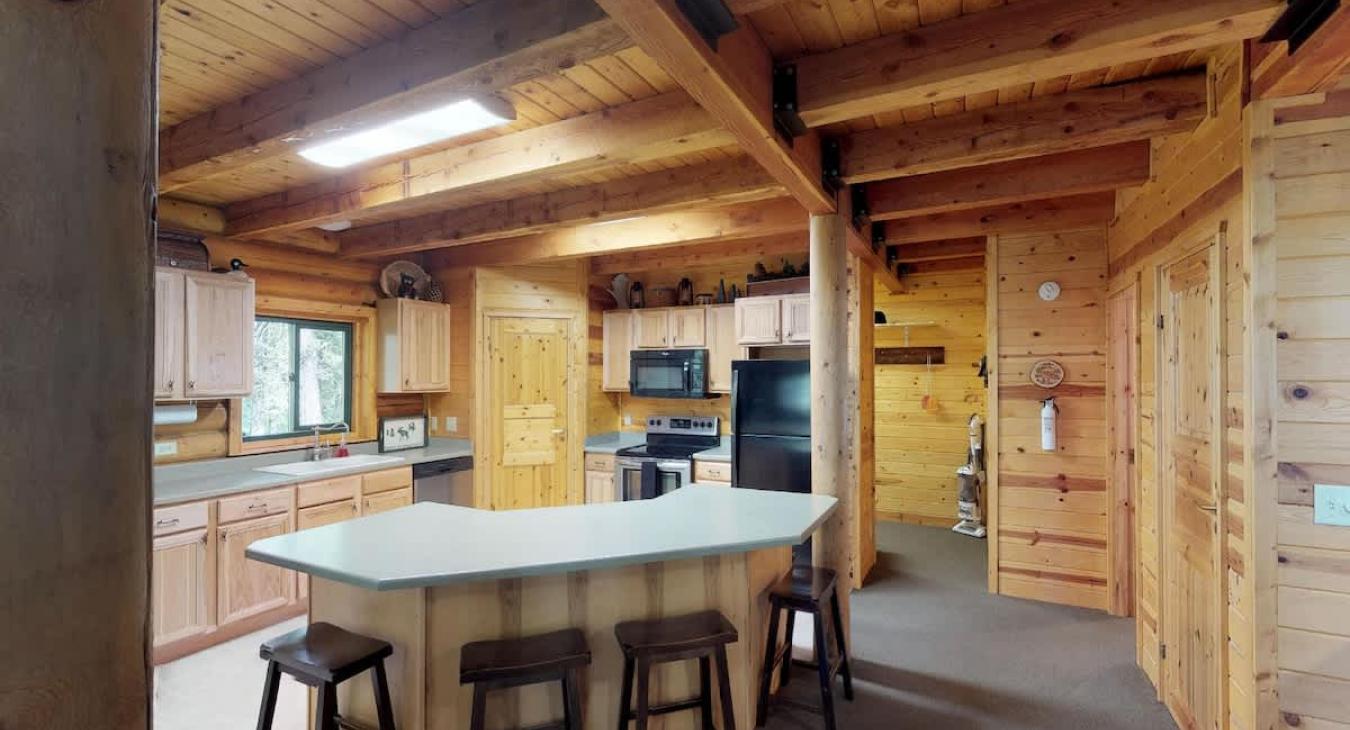 Additional seating for up to 4 people.