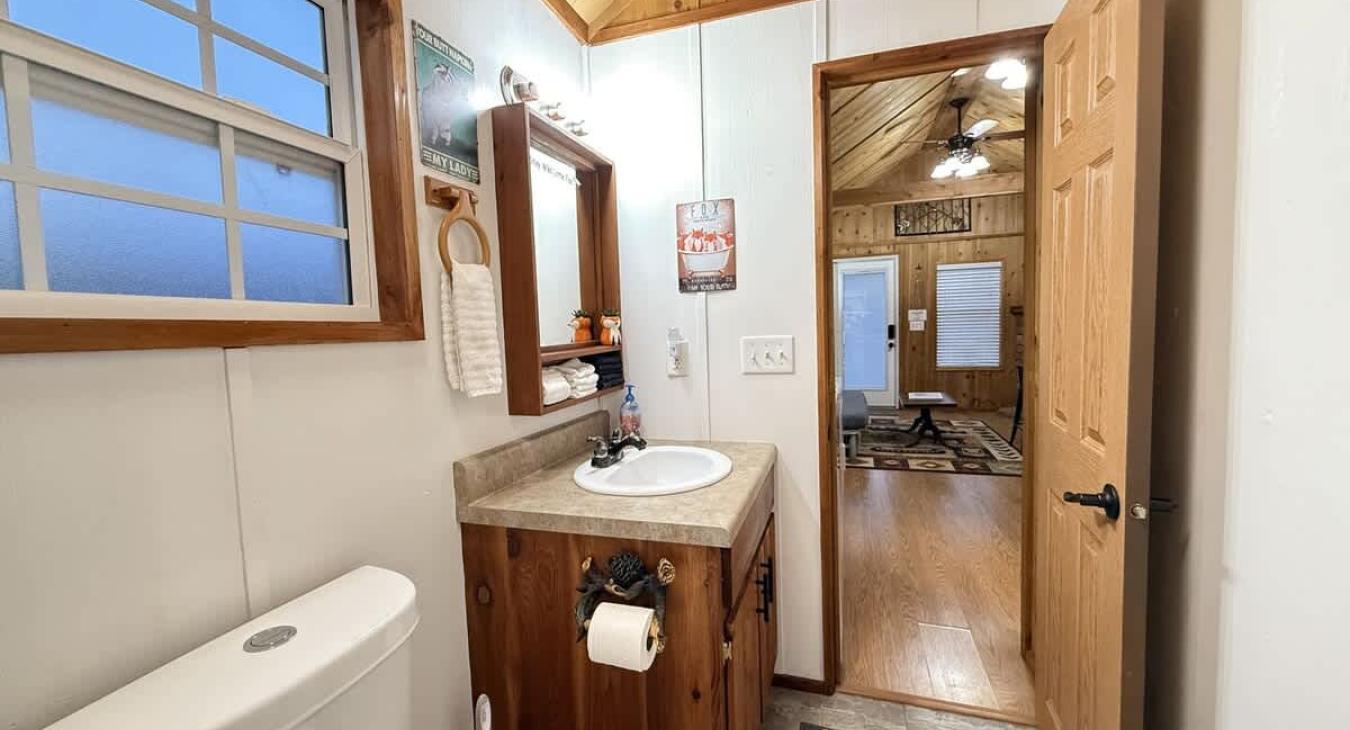 Full size bathroom with shower/tub, toilet, and sink vanity.