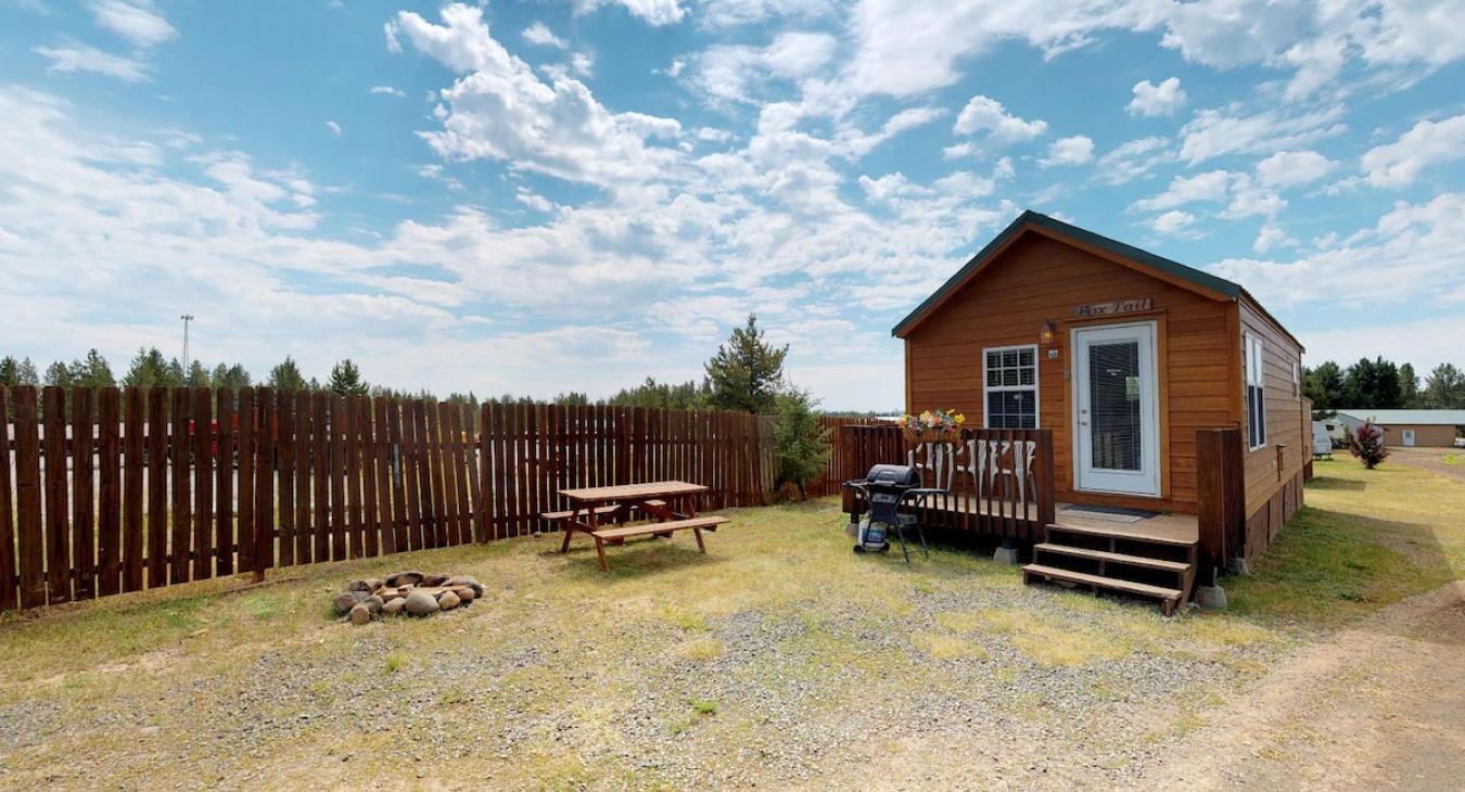 This Tiny house cabin blends rustic charm with modern amenities, nestled within the serene forested landscapes near Yellowstone National Park.