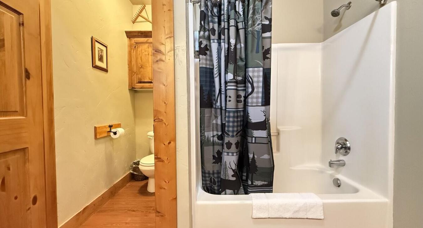 Fresh clean towels and bath mats are provided to you during your stay.