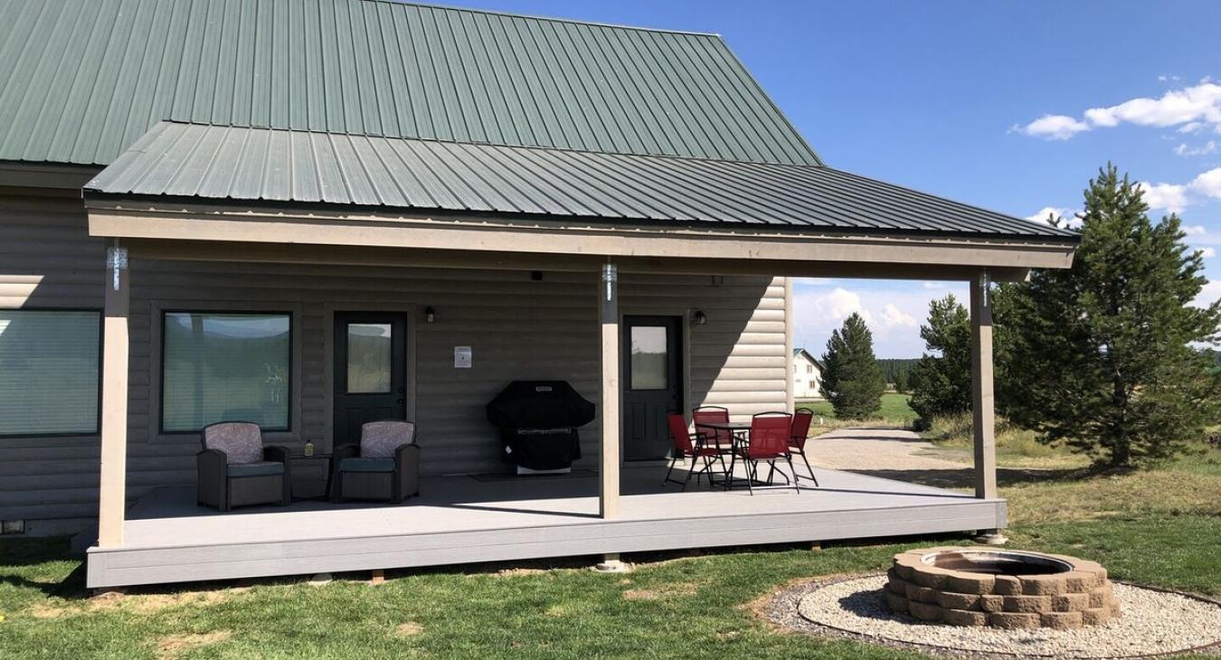Back view of Jefferson Hideaway.