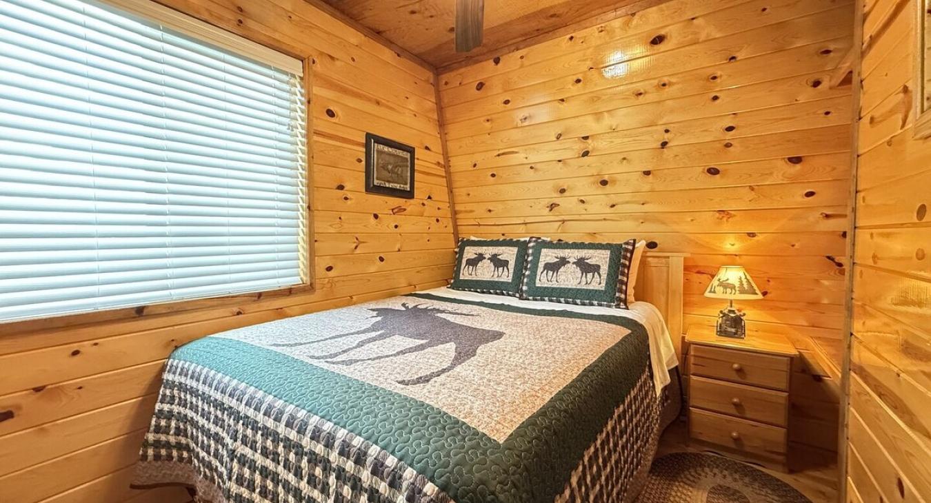 second bedroom with queen bed.