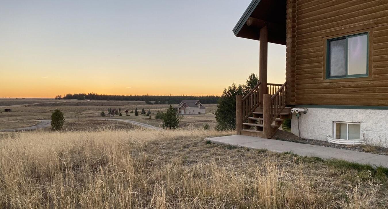 Enjoy the serenity of this cabin.