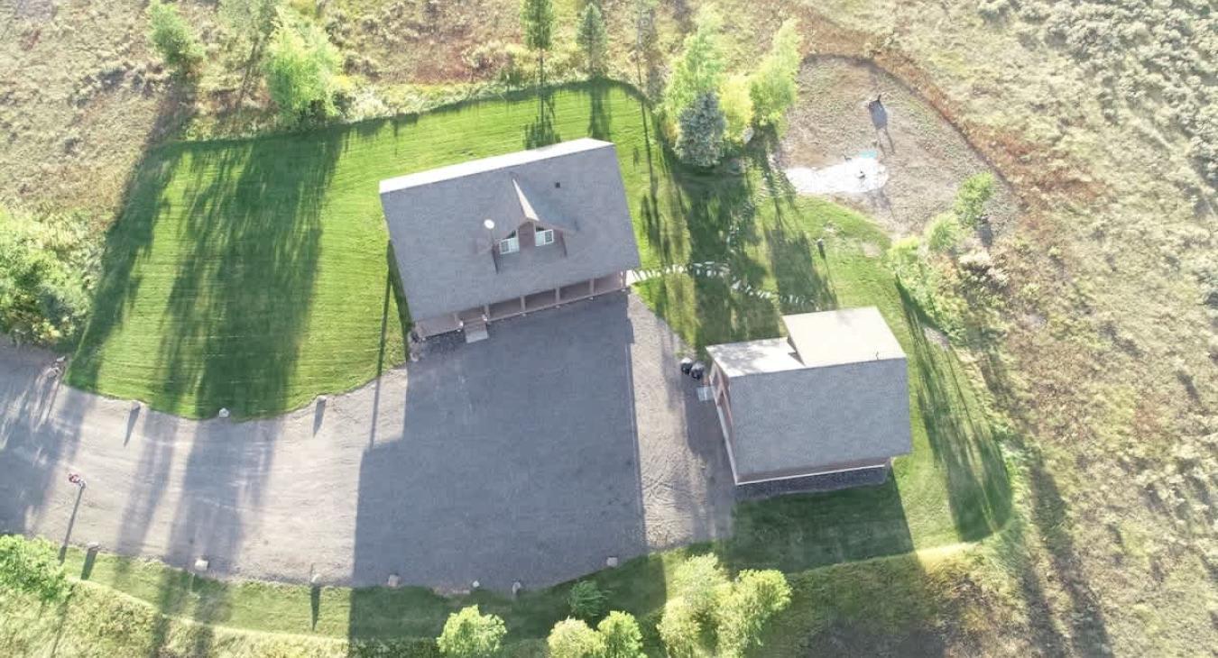 This aerial view of the cabin gives a large view to what you can enjoy.