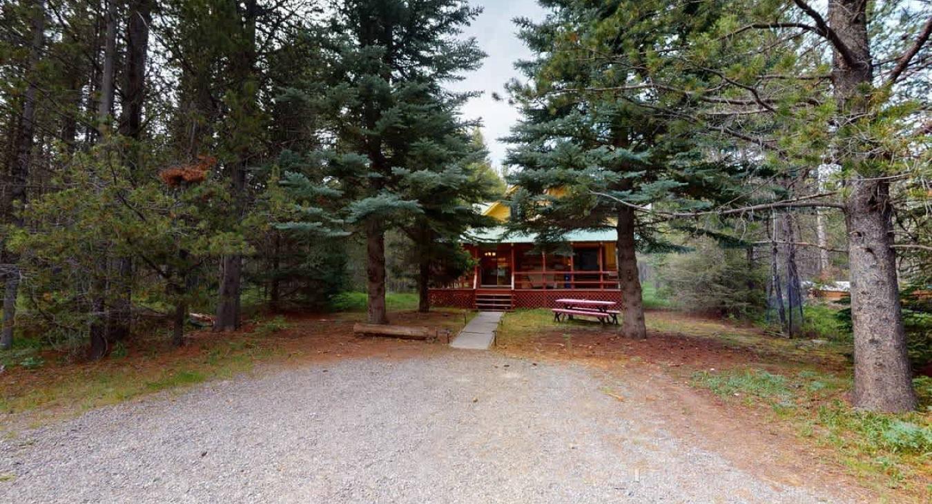 Welcome to Cozy Twin Pines.