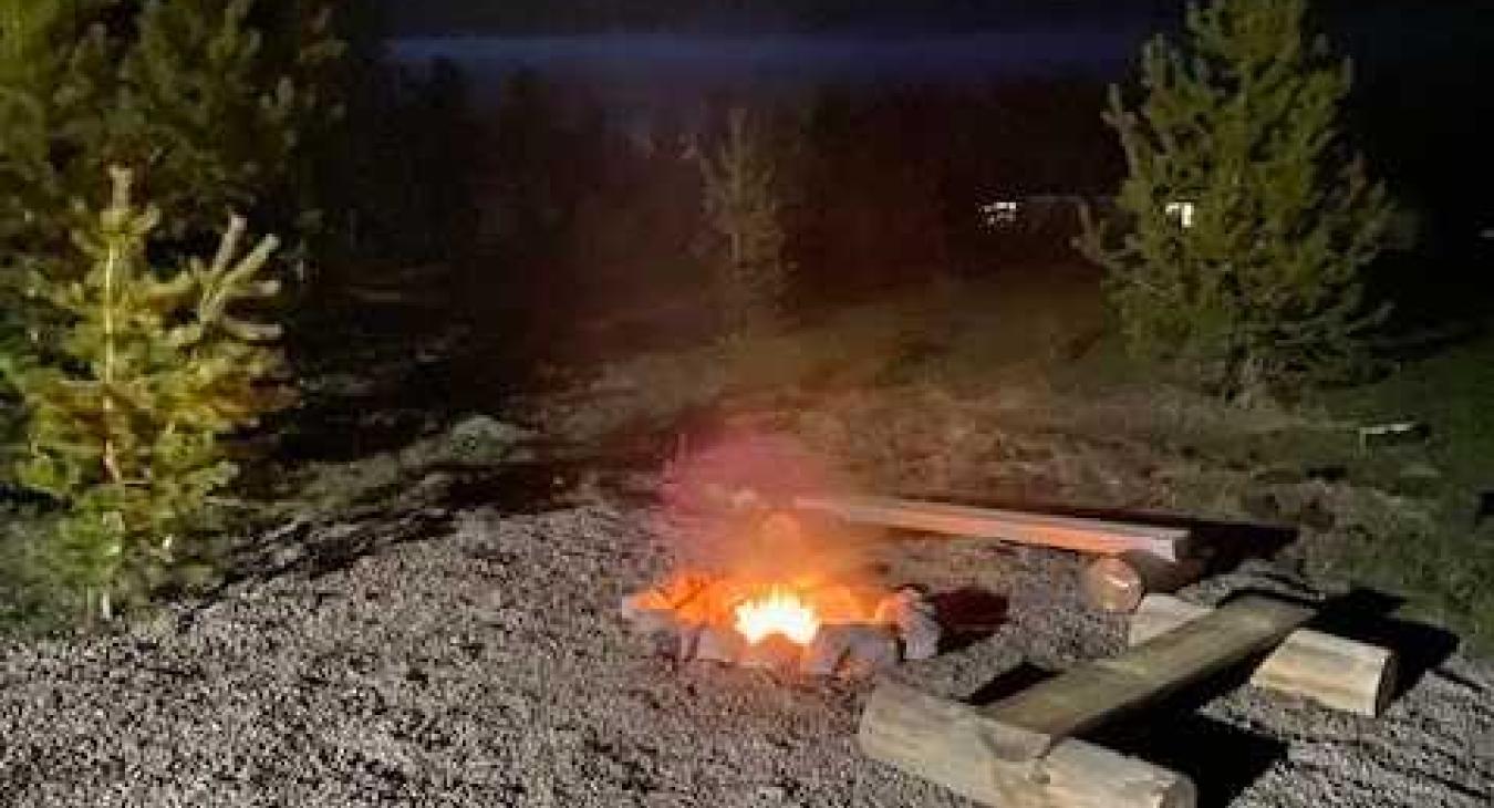 Nice seating around the fire pit area.