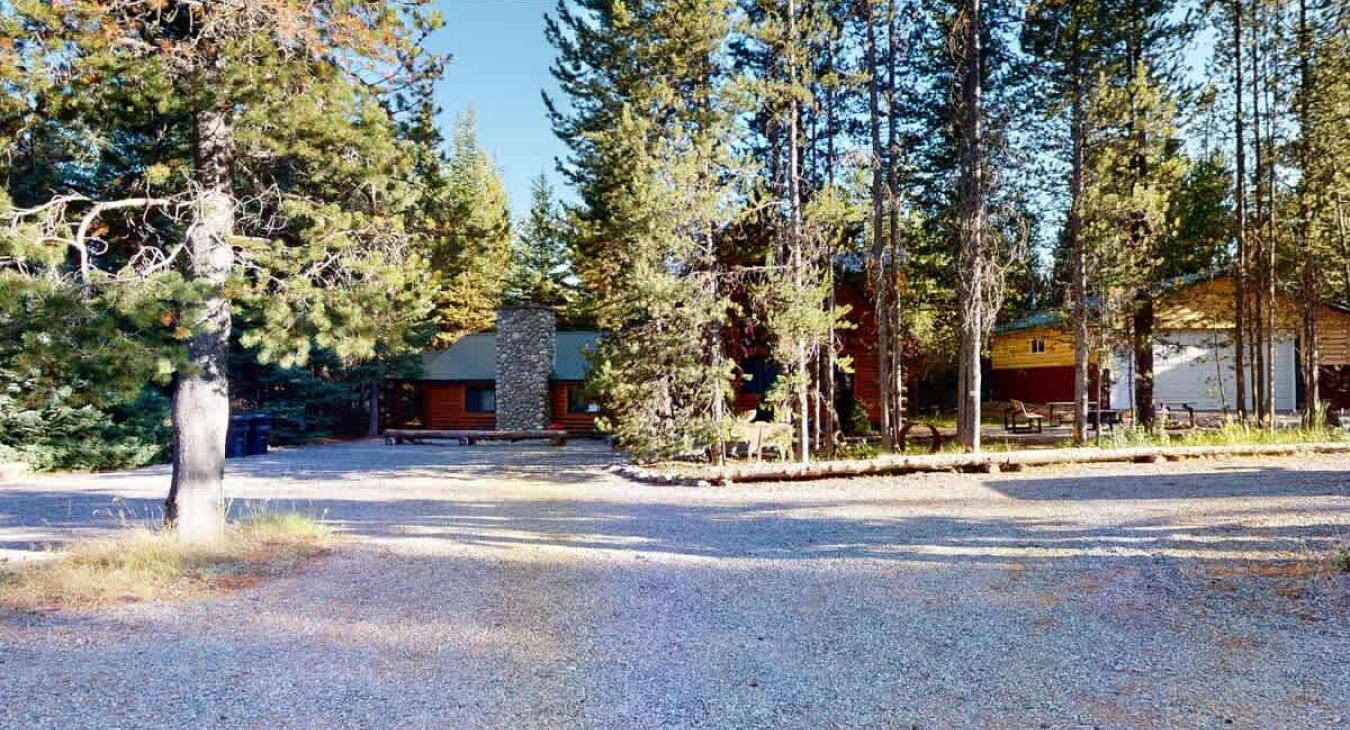 Large driveway for all of your vehicles.