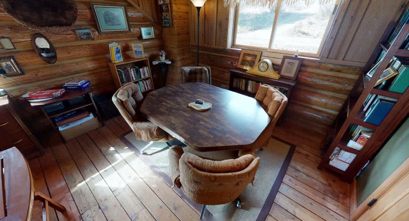 Another option for seating in the loft.