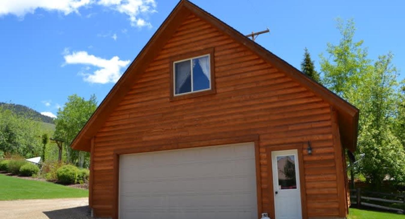 Front view of the Cool Hand Luke cabin.