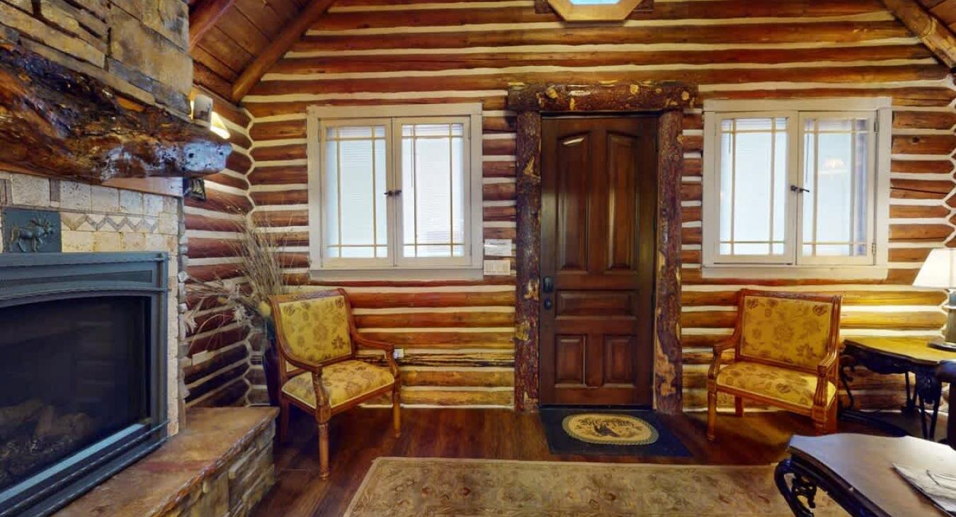 The windows lets in lots of light to illuminate the cabin.