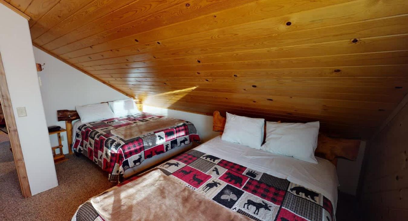 Equipped with a Queen size bed and a Double bed.