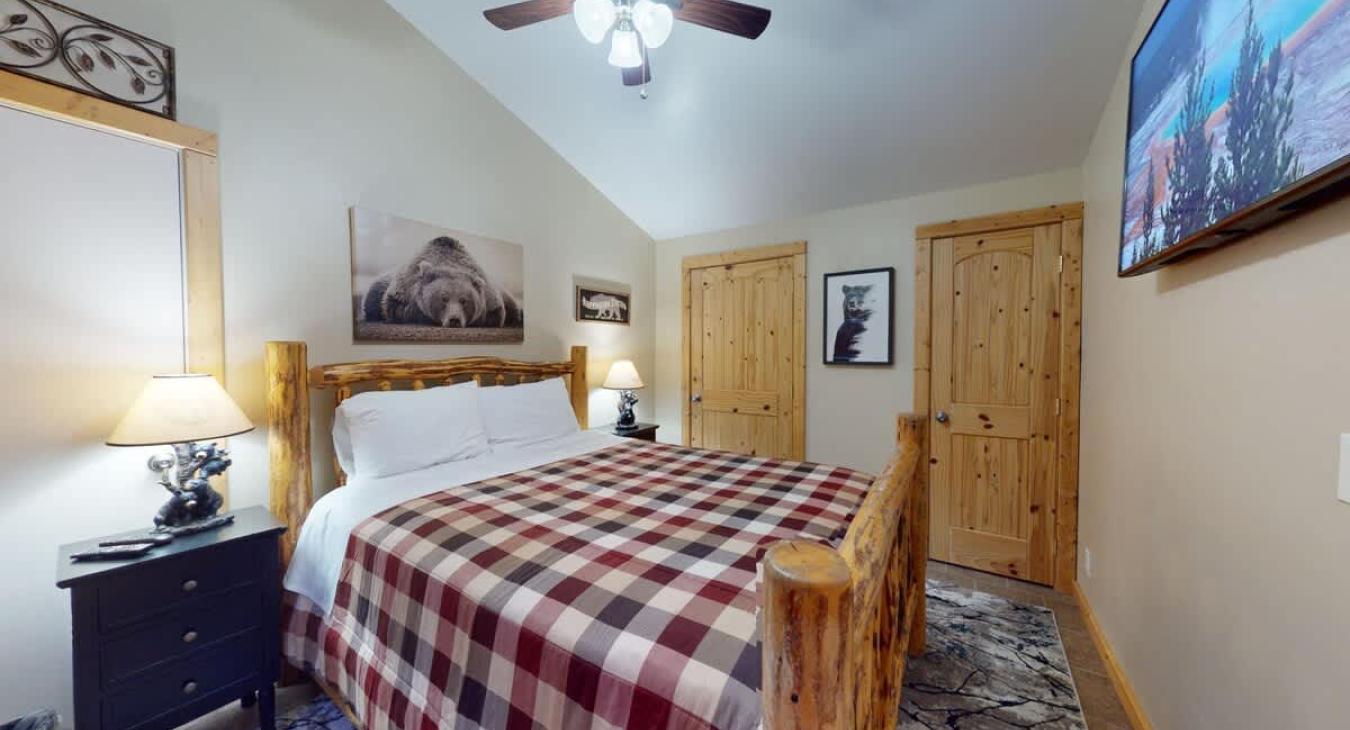 The aesthetic of bears is prevalent throughout this cabin.