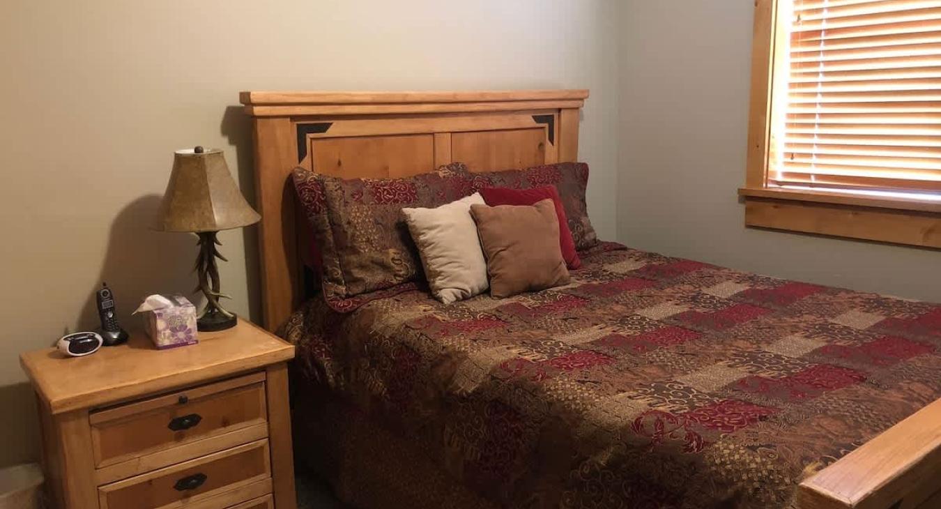 Downstairs 3rd bedroom with a Queen bed.