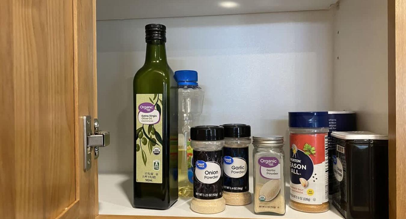 Lots of kitchen essentials provided to you during your stay.