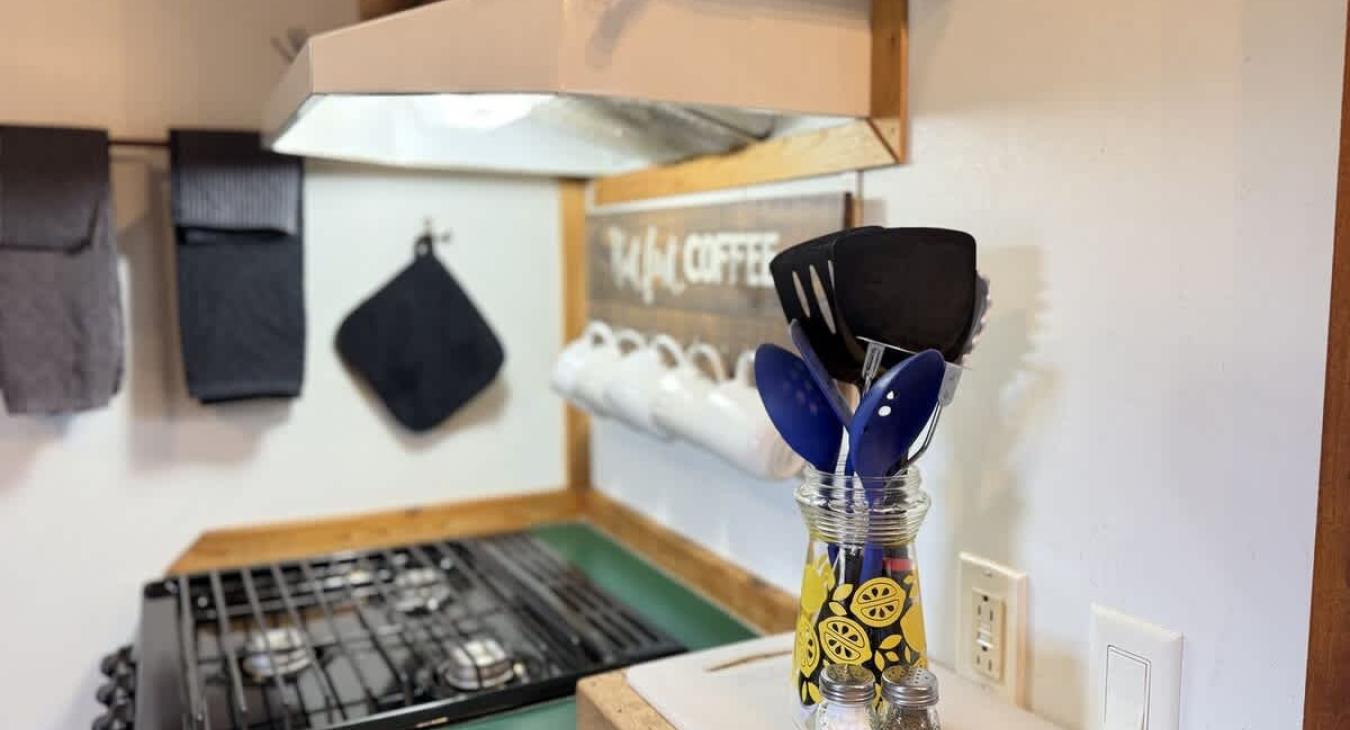 The kitchen may be small but it still has anything you might need.