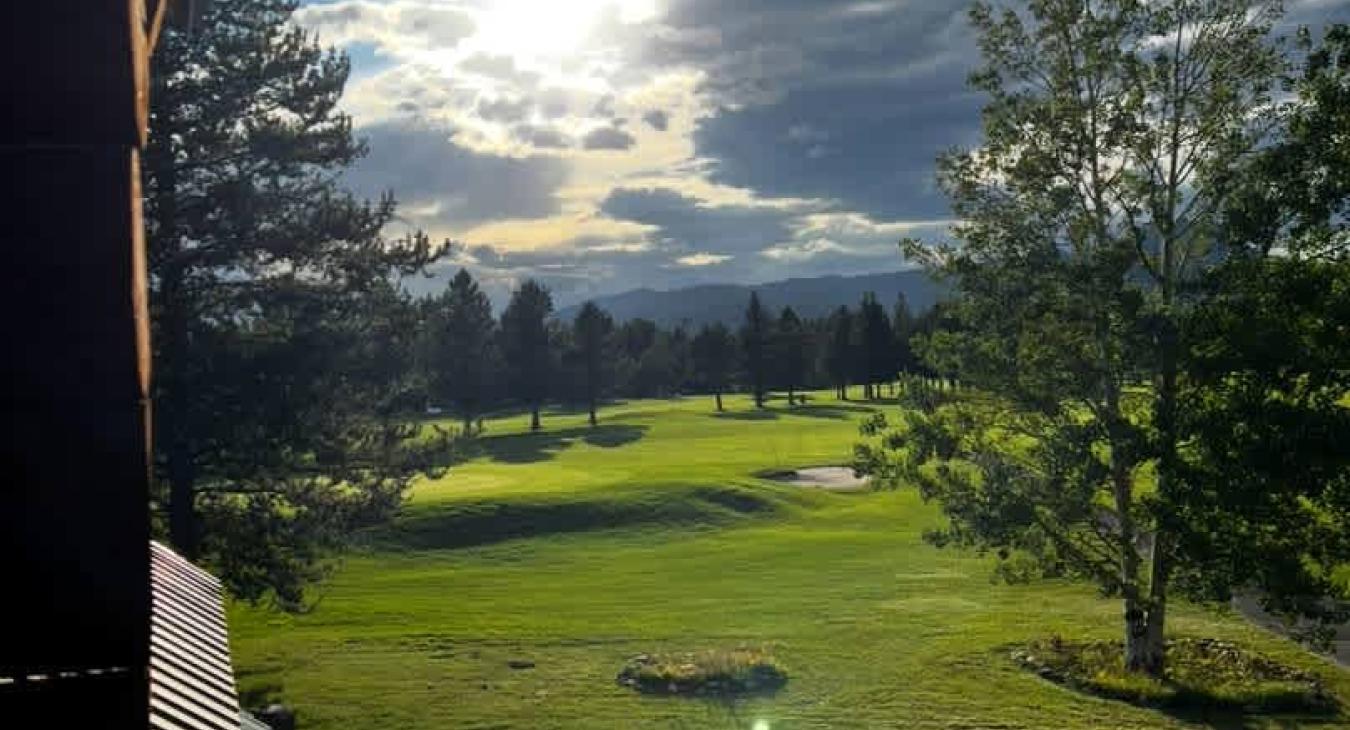 Beautiful views of the golf course just outside the cabin.