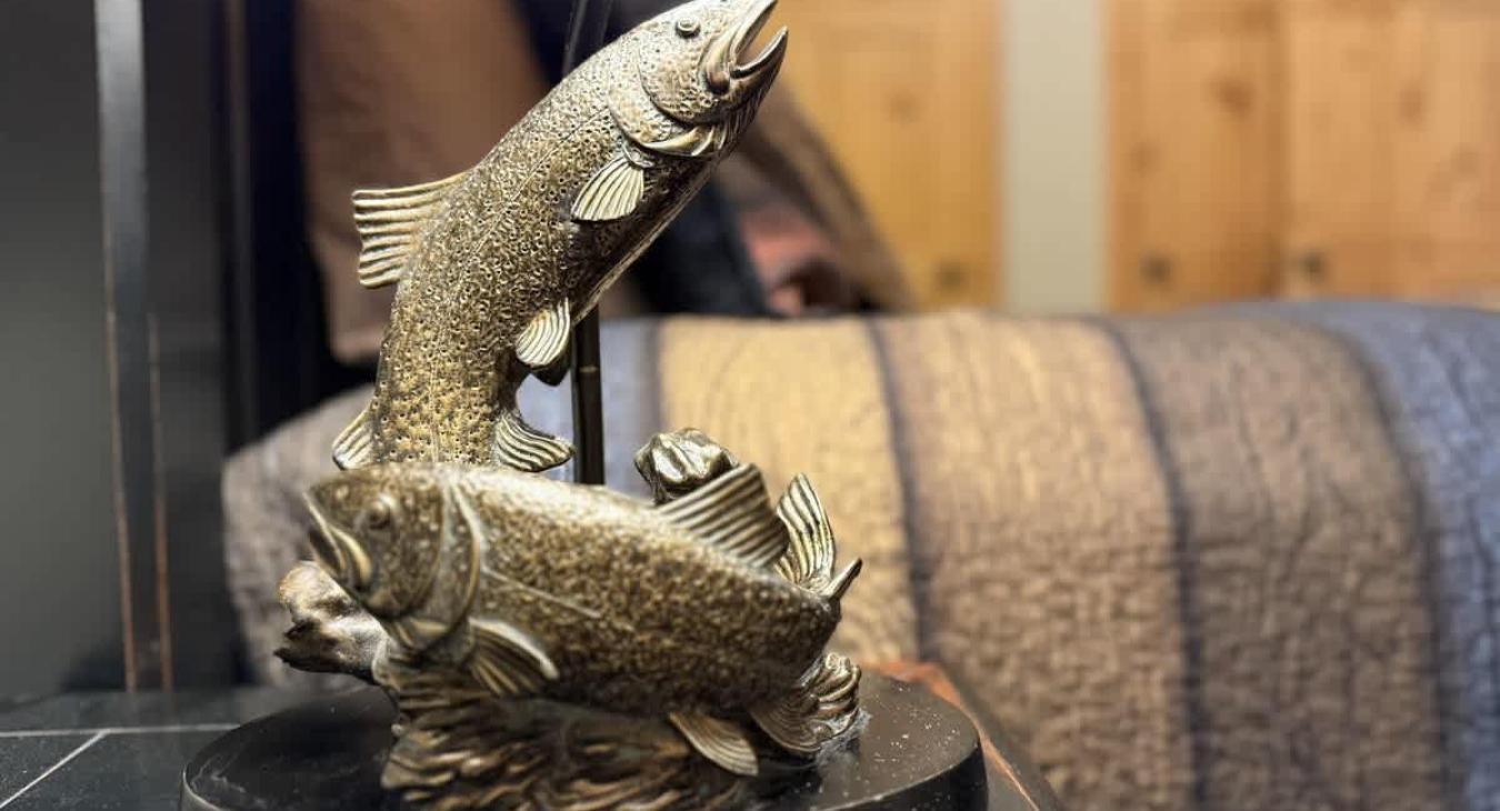 Beautiful accents of wildlife in the decor of the cabin.