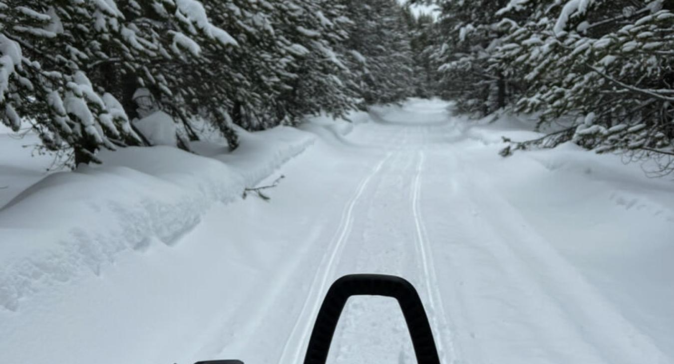 There are many Snowmobile trails are located near the cabin.