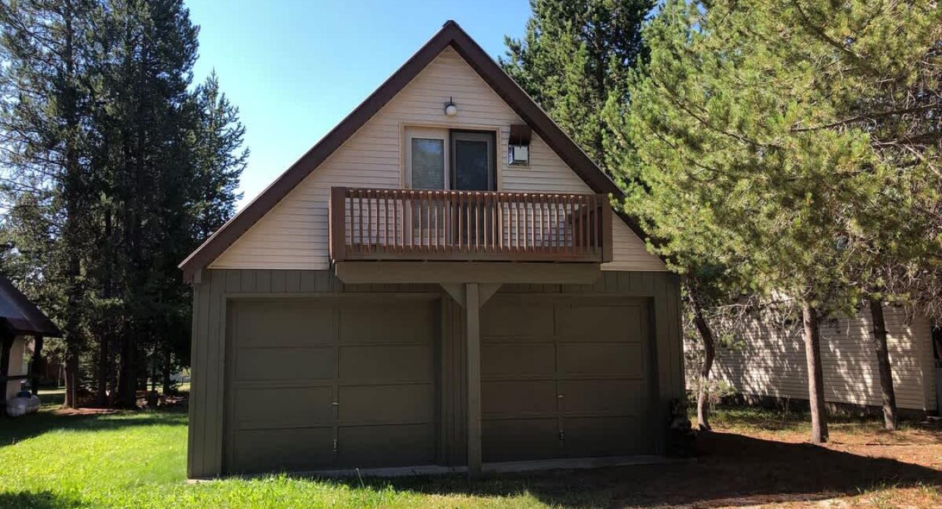 Welcome to the Evergreen Escape located near the Island Park Reservoir.