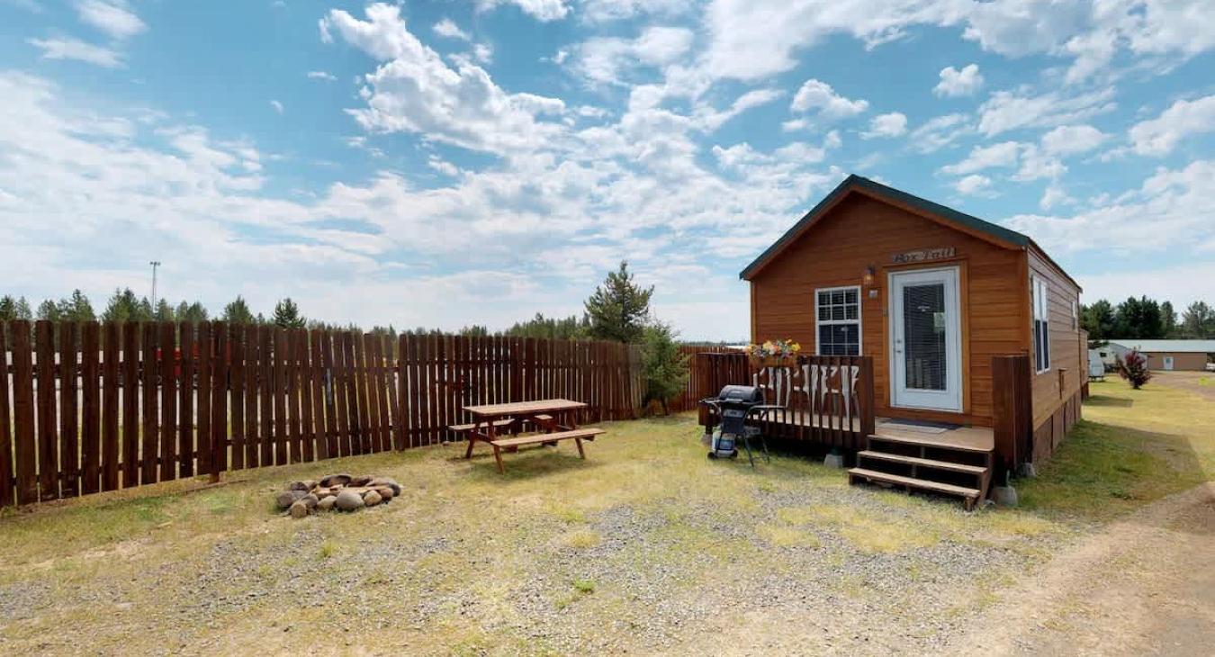 This Tiny house cabin blends rustic charm with modern amenities, nestled within the serene forested landscapes near Yellowstone National Park.