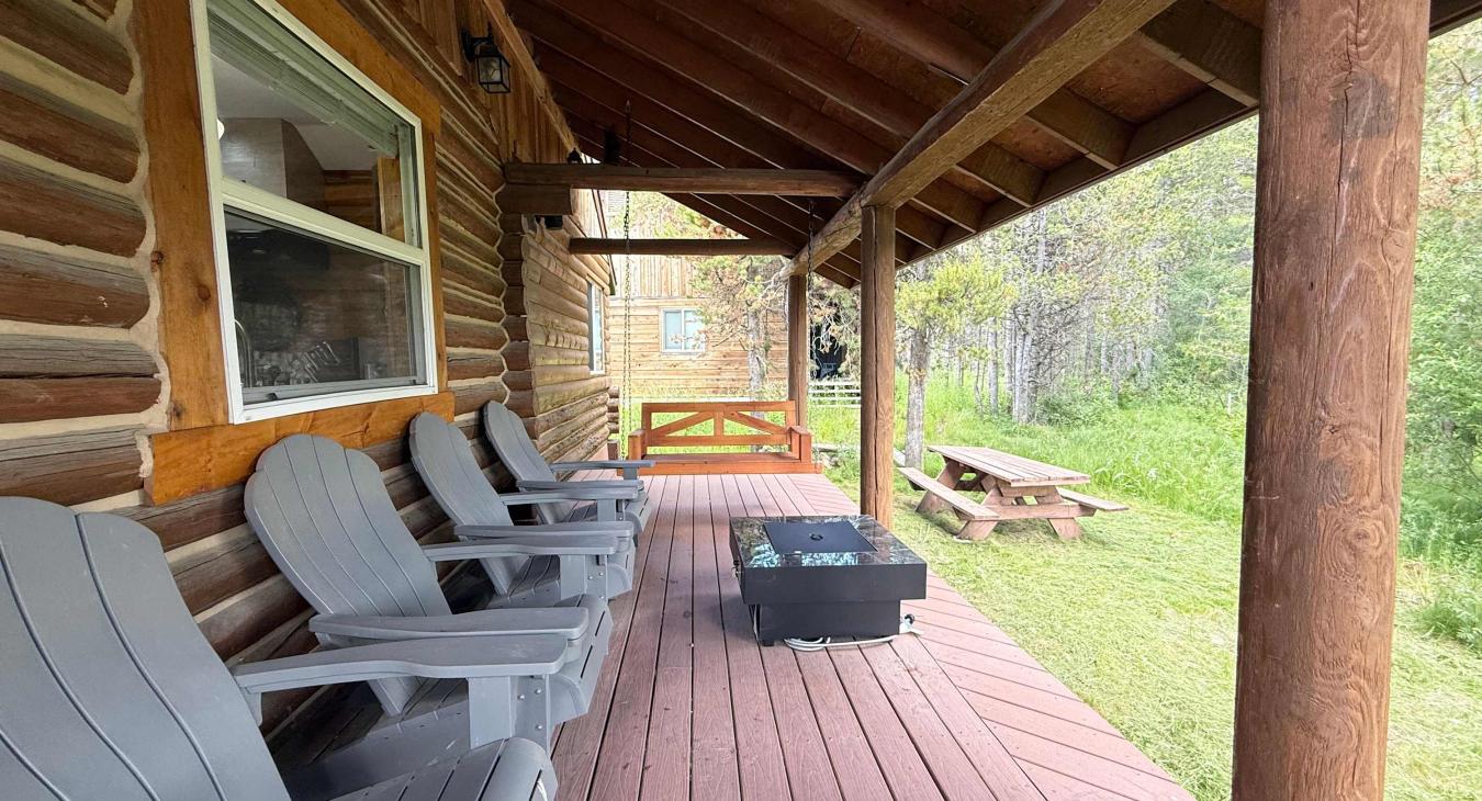 The expansive wrap-around deck offers plenty of outdoor seating and perfect spaces for gathering with family while taking in the fresh mountain air.