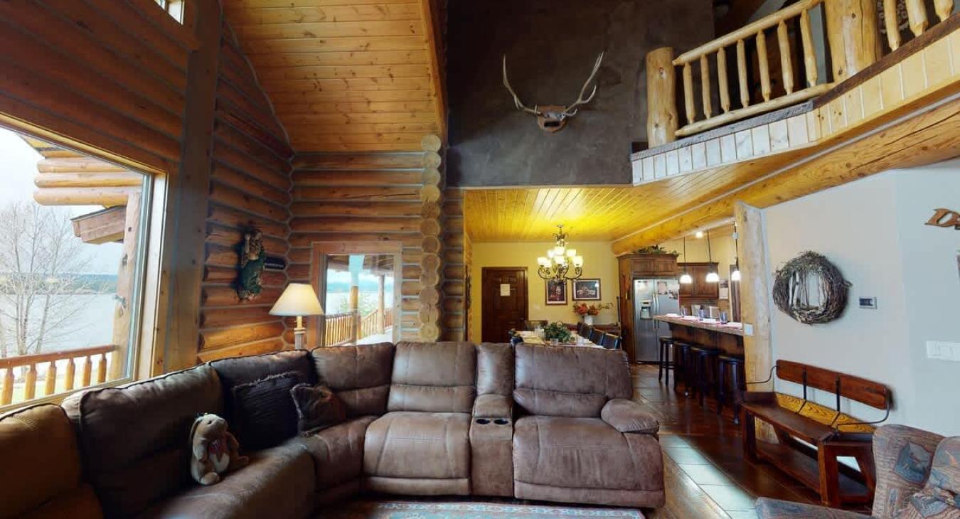 Lots of natural light flows into this room from the large windows.