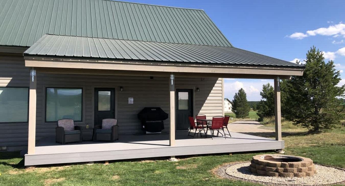 Back view of Jefferson Hideaway.