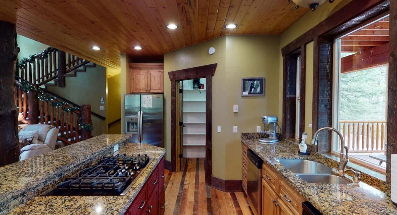 This kitchen is perfect for that home cooked meal.