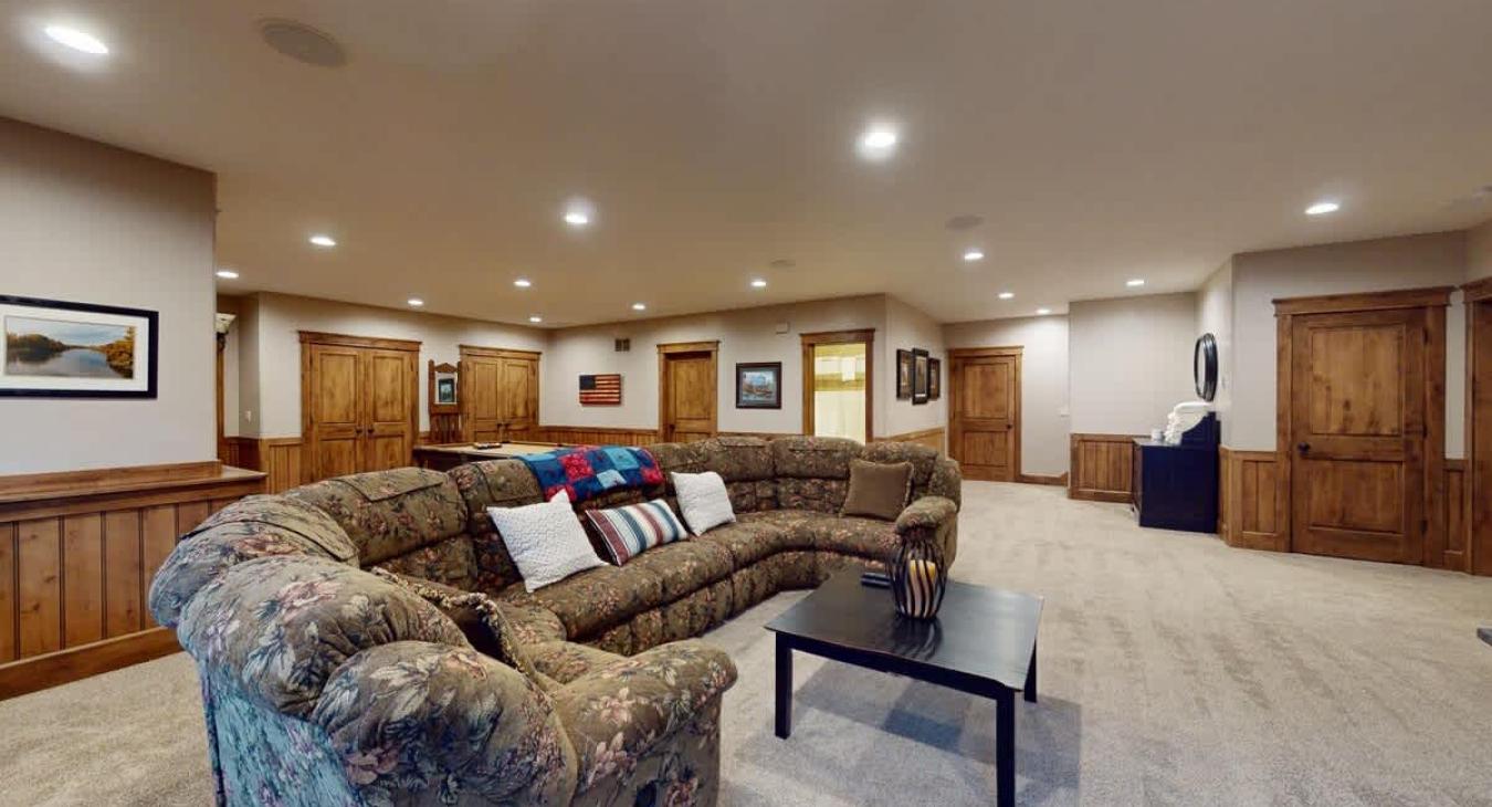 Relax with some nice conversation in this comfortable seating area.