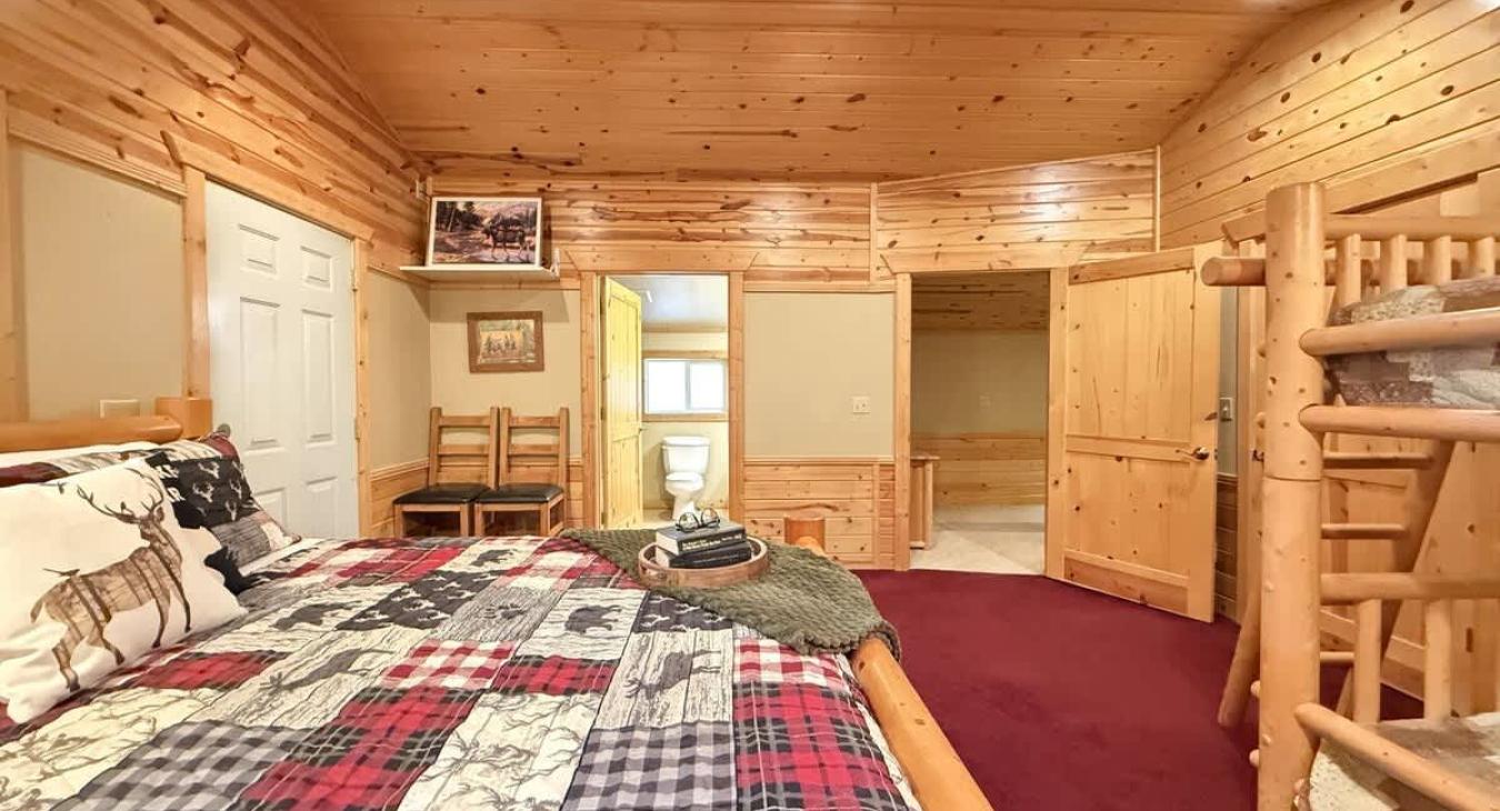 Bedroom to ensuite bath.