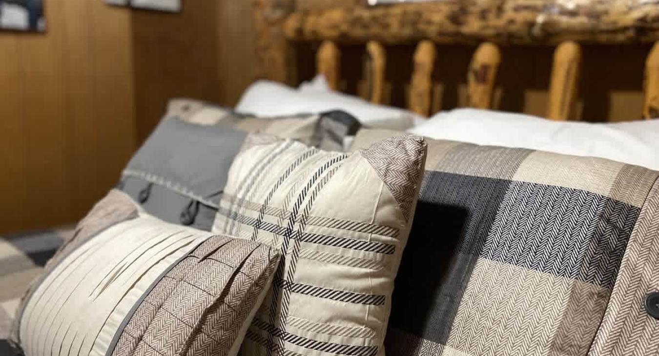 Main bedroom with a Queen bed that comfortably fits 2 people.