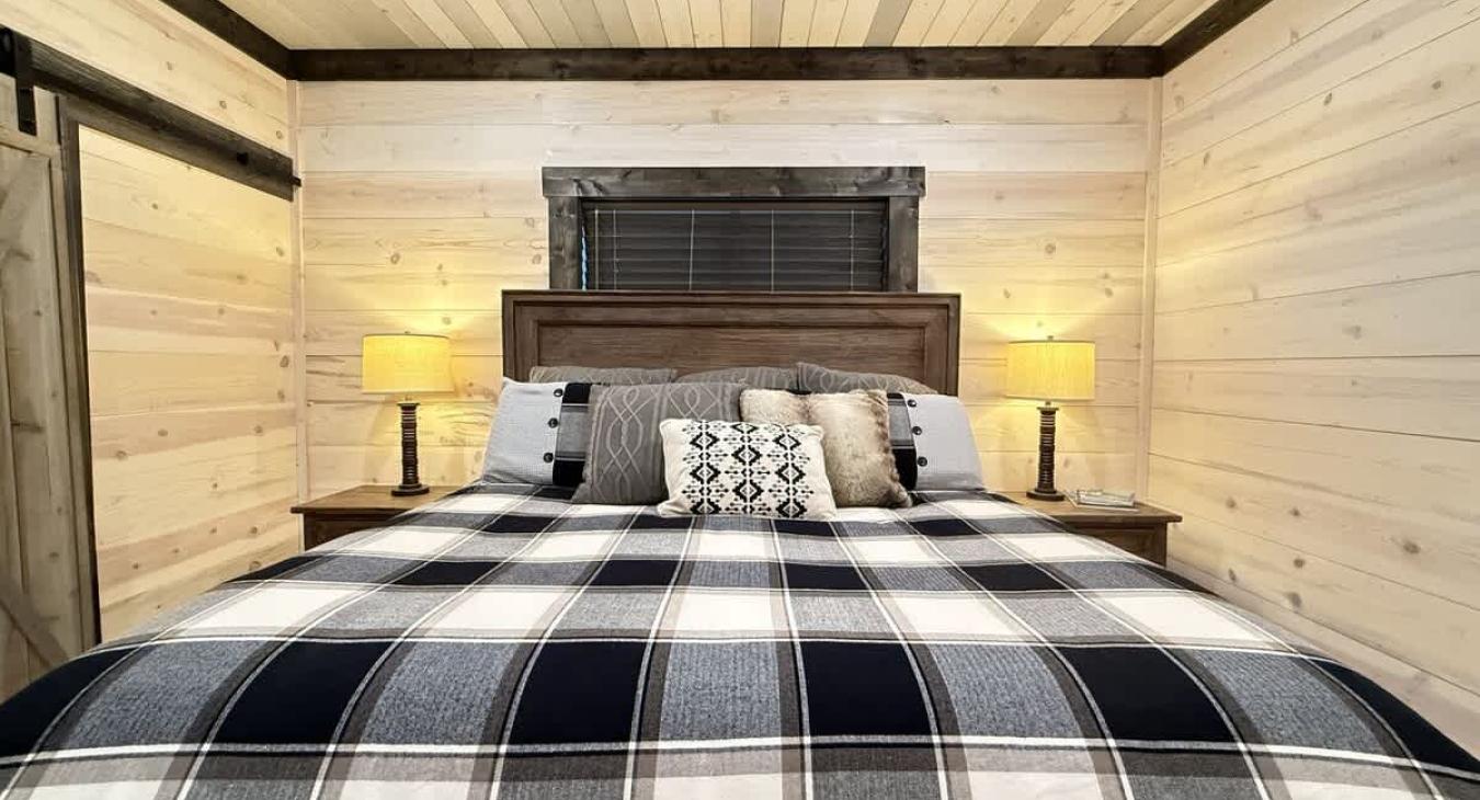 Inviting Master king bed waiting for you to cozy up and have the best night sleep.