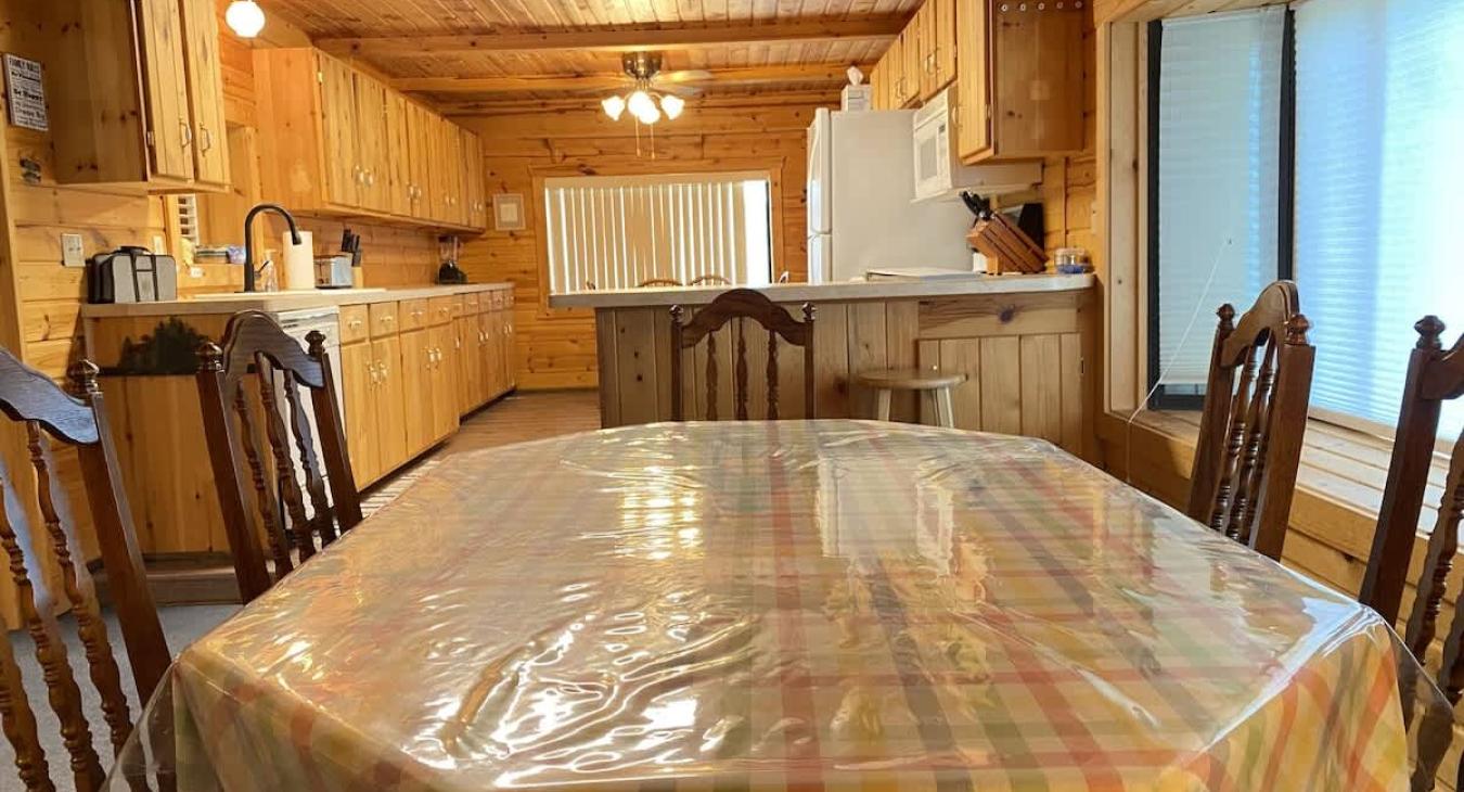 Dining area with seating for 6